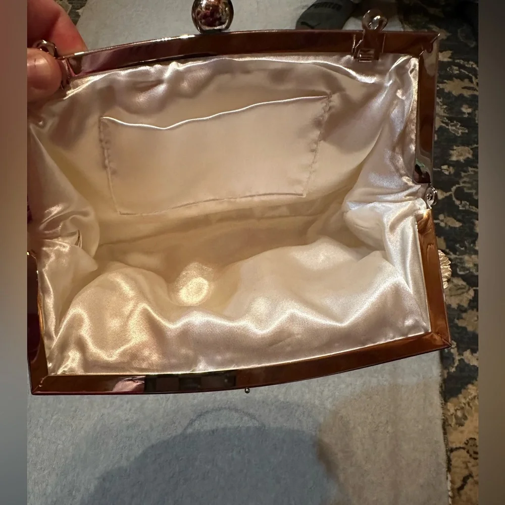 Vintage Elegant Cream Clutch with Rhinestone Detail